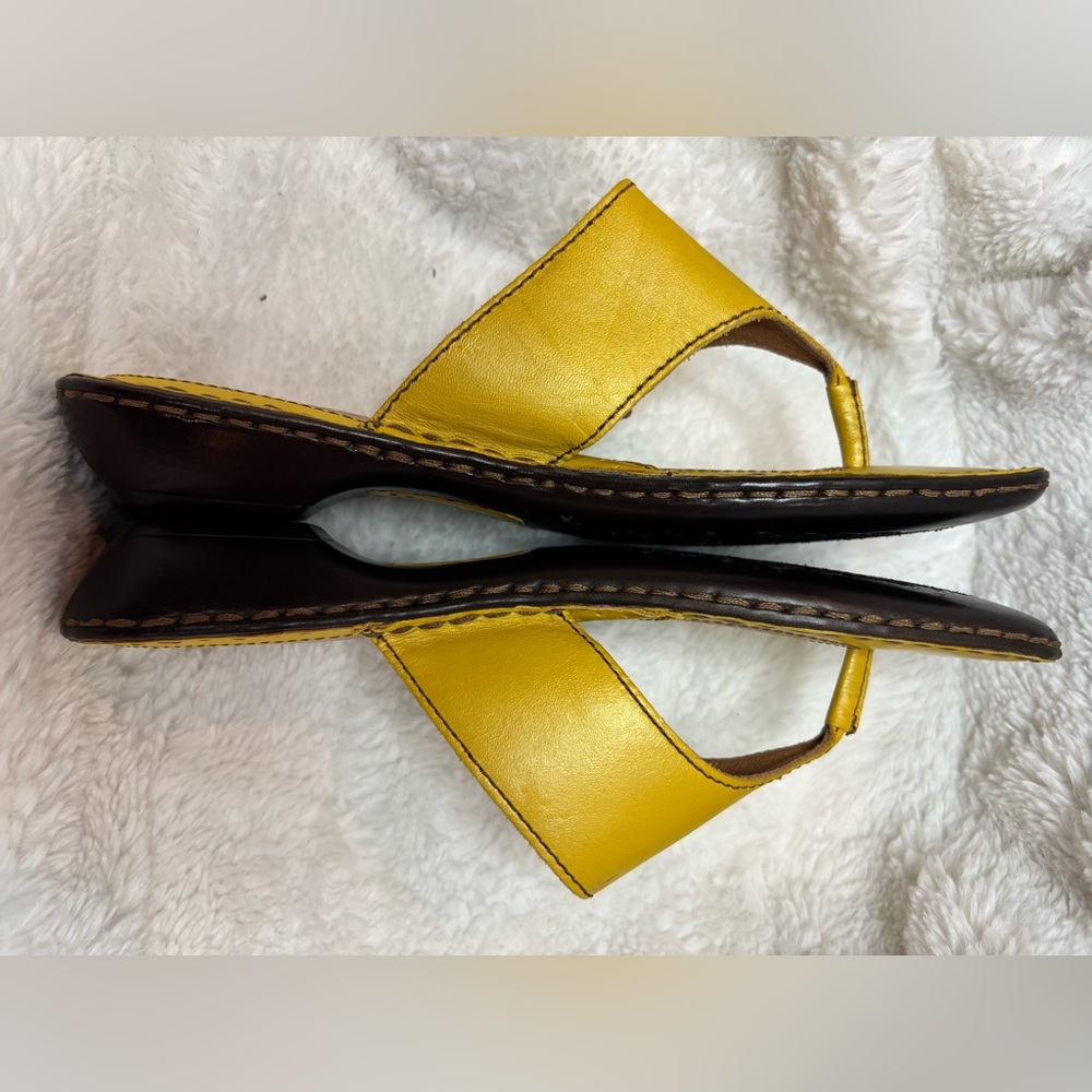 Born Women's Kellen Leather Yellow Buckle Sandals Sz 8 Excellent Condition - Picture 3 of 10
